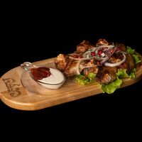 Шашлык из куриных крыльев в Соус