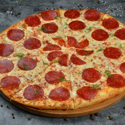 Пицца Салями в Шашлычный дворик по цене 1067 ₽