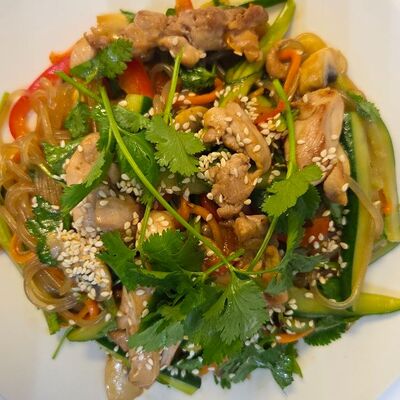 Миен Чон Га - Фунчоза с курией и овощами в Кафе Pho Ханой по цене 650 ₽