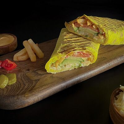 Шаурма Сырно-чесночная в Чебурекми по цене 349 ₽