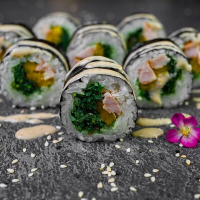 Ролл Весенний в Restobar Первый & Ресторан доставки Личный повар по цене 319 ₽