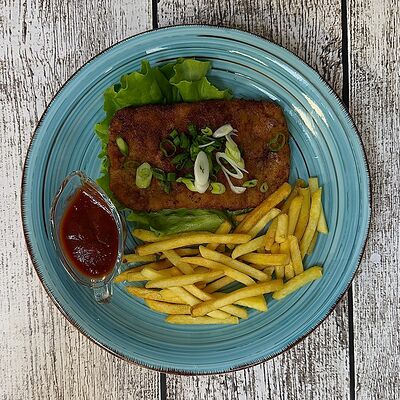 Шницель с картофелем фри в Луна Рыба по цене 535 ₽