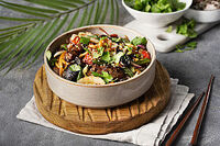 Чоу мейн со свининой и кантонским соусом в SushiKent