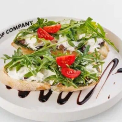 Брускетта с карамелизированным луком и страчателлой в Coffeeshop Company по цене 460 ₽