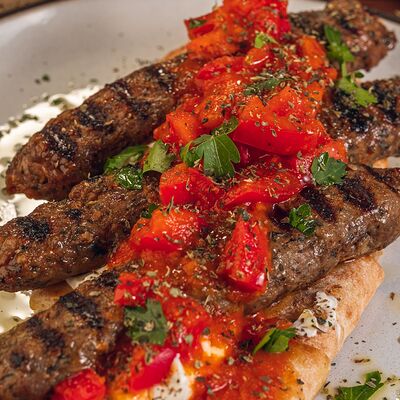 Кебаб яуртлу в Греческая таверна Порто Миконос по цене 1620 ₽