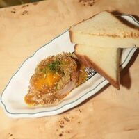 Паштет из печени цыпленка с луковым конфитюром в Луи