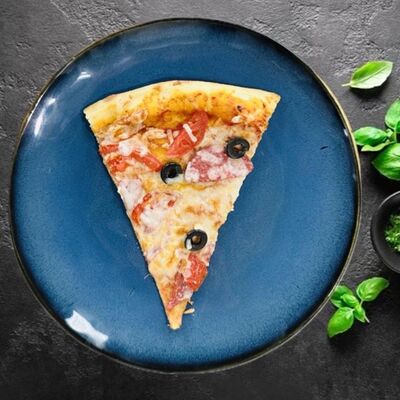 Кусок пиццы Салями в ПИКНИК 24/7 по цене 175 ₽