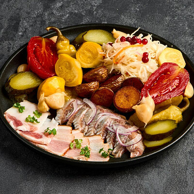 Домашние соленья с жареным картофелем и грибами в Urartu по цене 900 ₽