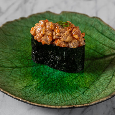 Спайси-суши гунканы Гребешок в Dragon по цене 560 ₽