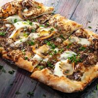 Фокачча с грибами и трюфелем в Mama Roma