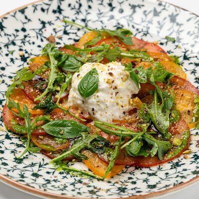 Страчателла, микс томатов, рукола и фисташкав SAGA по цене 520 ₽