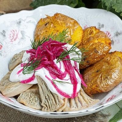 Маринованые грузди с картофелем и копченой сметаной в Два деда по цене 890 ₽