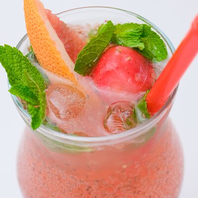 Лимонад Клубника-грейпфрут с джус болламив Cafeshion по цене 340 ₽