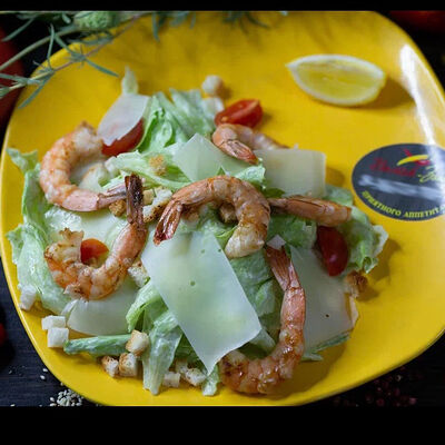 Цезарь вао с тигровыми креветками в Восток запад по цене 590 ₽