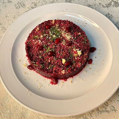 Салат свекольный с орехамив Настроение вкуса по цене 395 ₽