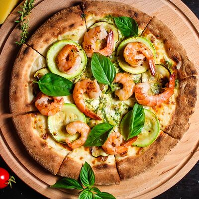 Пицца Креветки Цукини в Капуцин Кирова по цене 760 ₽