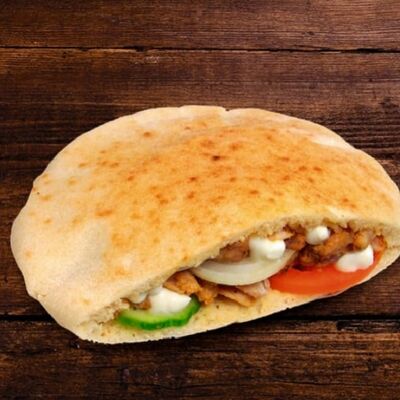 Шаурма сырная в пите М в FOOD MASTER по цене 390 ₽