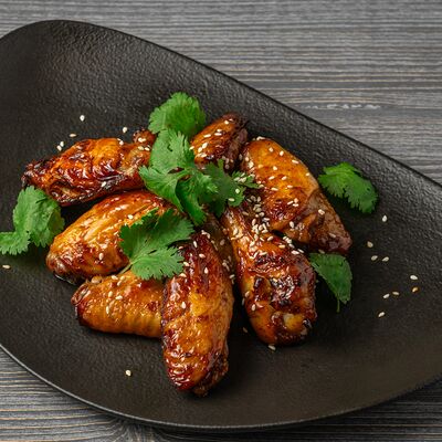 Куриные крылья в карамельном соусев Brasserie Kriek по цене 790 ₽