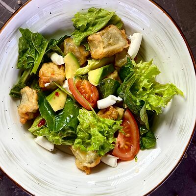 Салат с баклажанами и авокадо в Рандеву по цене 450 ₽