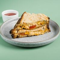 Гриль-чиз Цыпленок-тоннато-черри в HAND COFFEE