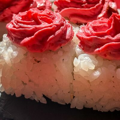 Ролл Лава с креветкой в Vanana cafe по цене 385 ₽