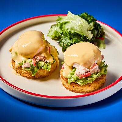 Бенедикт, микс салата, краб в Mates Bistro по цене 1290 ₽