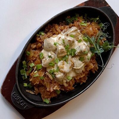 Тушеная капуста с мюнхенскими колбасками в горчичном соусе в CASPARY BRAU по цене 560 ₽