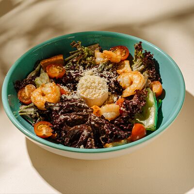 Цезарь с креветками в Coffee Cake по цене 520 ₽