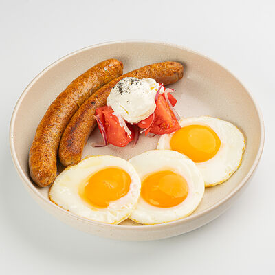 Из трех яиц(глазунья): Зелень, колбаски, помидоры в Южанин по цене 88000 сум