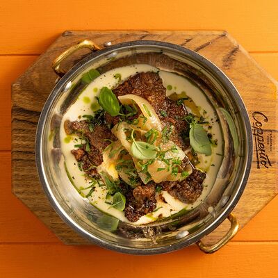 Печень телятины с луковым муссом в Сорренто by Novikov по цене 840 ₽