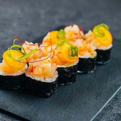 Тартар ролл с гребешком в Rolls Bar по цене 908 ₽