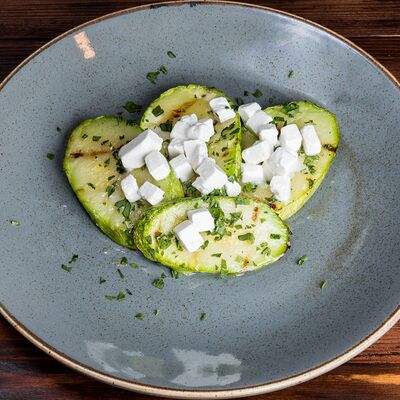 Кабачки с брынзой на углях в Трактир Колесо по цене 275 ₽