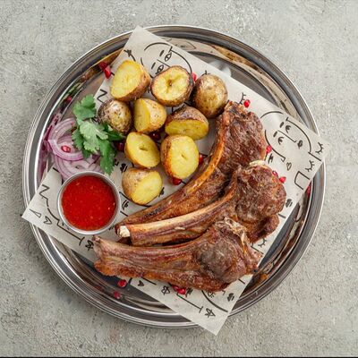 Каре ягненка с молодым картофелем в Georgiani Пекарня и Мангал по цене 1400 ₽