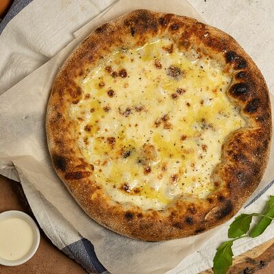 Неаполитанская пицца Кватро формаджио в Пицца да Спагетти по цене 895 ₽