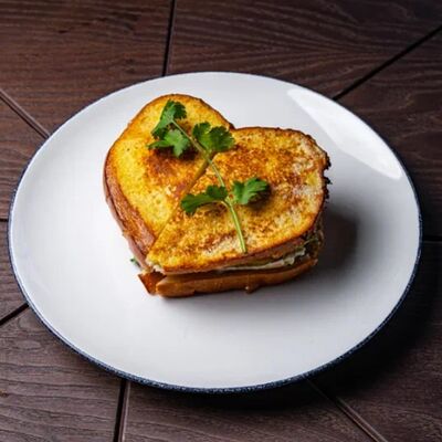 Сэндвич с пастрами в Утомленные солнцем по цене 680 ₽