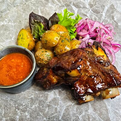 Ребра свиные с картофелем в Сытый гусь по цене 690 ₽