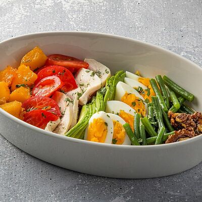 Cobb салат с куриным филе в Italy по цене 750
