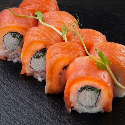 Филадельфия с луком в Sushi n roll по цене 1164 ₽