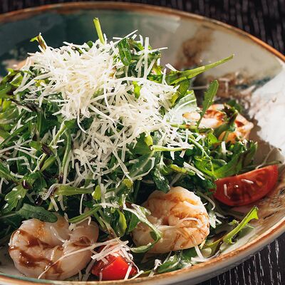 Салат с руколой и креветками в Harats по цене 750 ₽