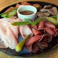Мясное ассорти в Pravda Lounge