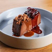 Шоколадный чизкейк в 321 Club by Novikov