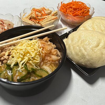 Комбо №3-1 Пянсе с курицей и кукси со свининойв Пянсе по цене 599 ₽