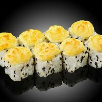 Запеченный ролл с копченым лососемв Sushi & More