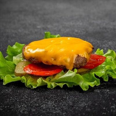 Чизбургер в листьях в BurgerSpot по цене 685 ₽