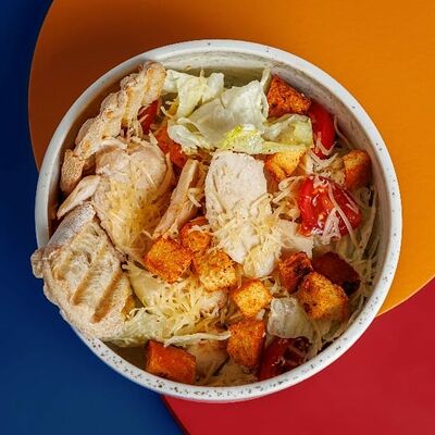 Цезарь с курицей в 1961 coffee по цене 480 ₽