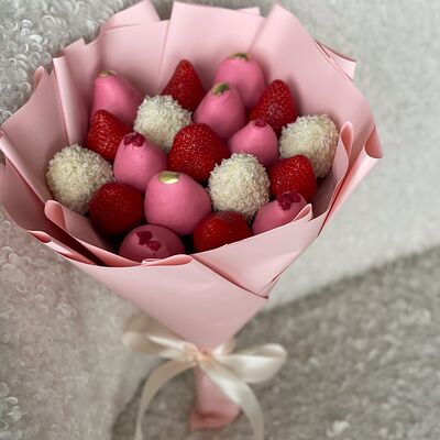 Букет клубники в шоколаде Милана S в Клубника по цене 4590 ₽