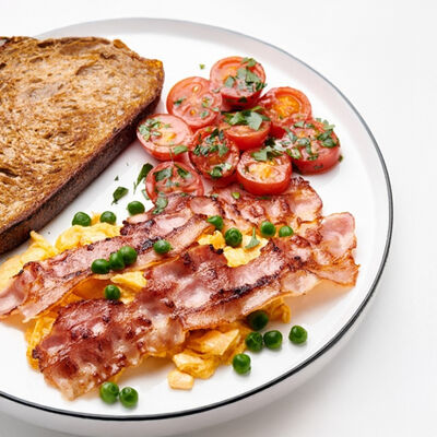 Скрембл с беконом и томатами черри в Benedict breakfast & lounge по цене 480 ₽