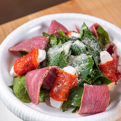 Салат с запеченным перцем и пастрами в Just Residence по цене 970 ₽