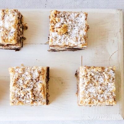 Мини-пирожное Сметанник в Do.bro coffee по цене 185 ₽