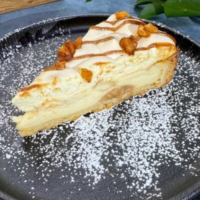 Торт яблоко-карамель в ШУМАН по цене 410 ₽